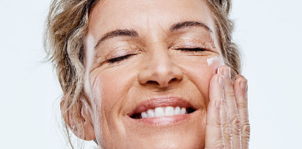 Las mejores cremas antiedad a partir de los 60: guía para tu piel madura